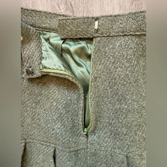 Elegant Green Pleated Skirt - Picture 10 of 13